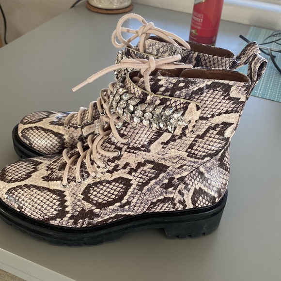 Womens Antonio Milani boots size 6.5. Great condition missing some embellishment - Picture 4 of 9